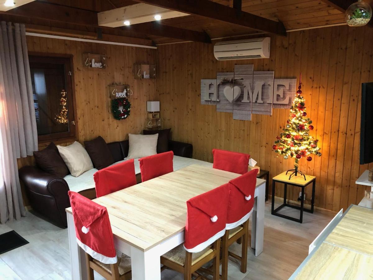 Le Chalet Du Lac - Domaine De La Goujonne Saint-Sauveur-les-Bray ภายนอก รูปภาพ
