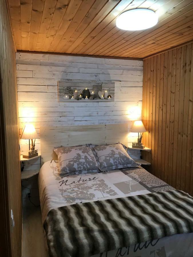 Le Chalet Du Lac - Domaine De La Goujonne Saint-Sauveur-les-Bray ภายนอก รูปภาพ