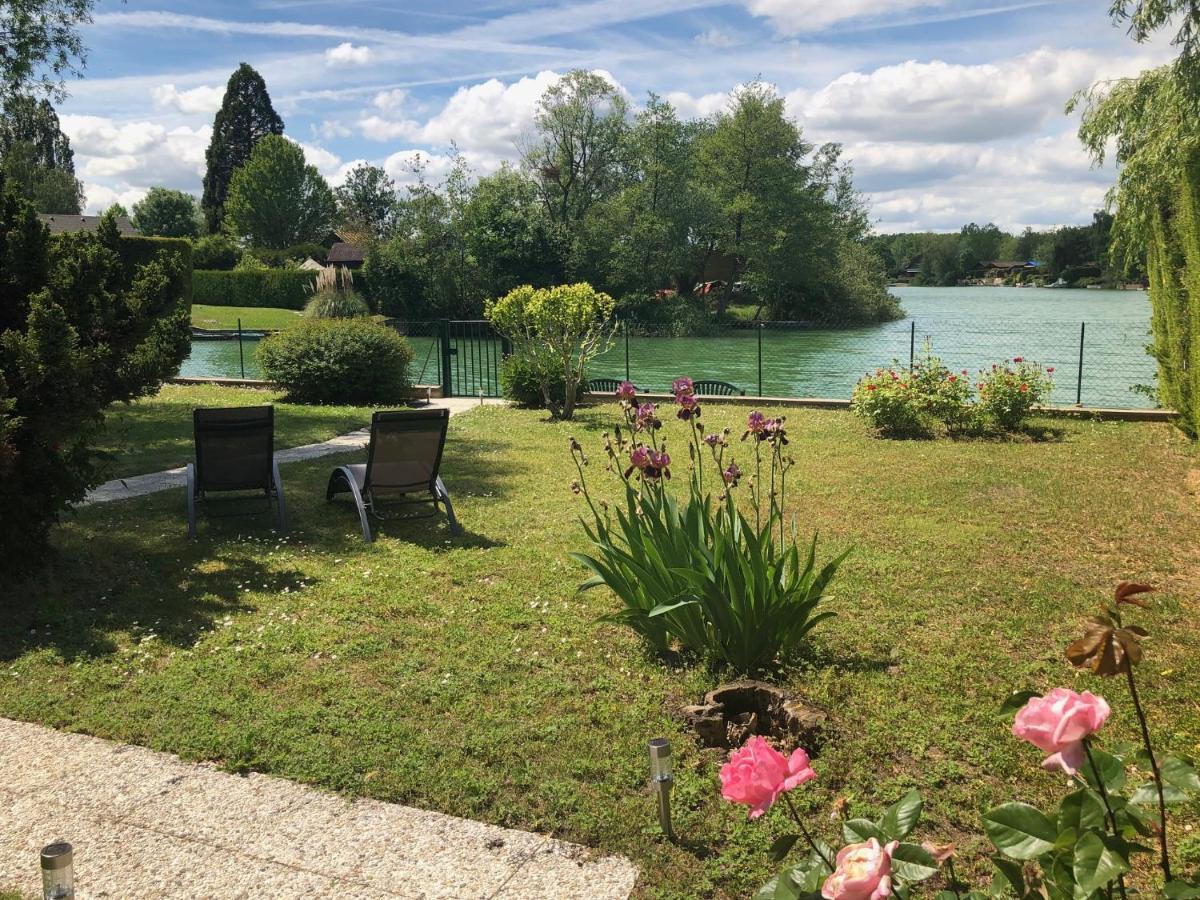 Le Chalet Du Lac - Domaine De La Goujonne Saint-Sauveur-les-Bray ภายนอก รูปภาพ